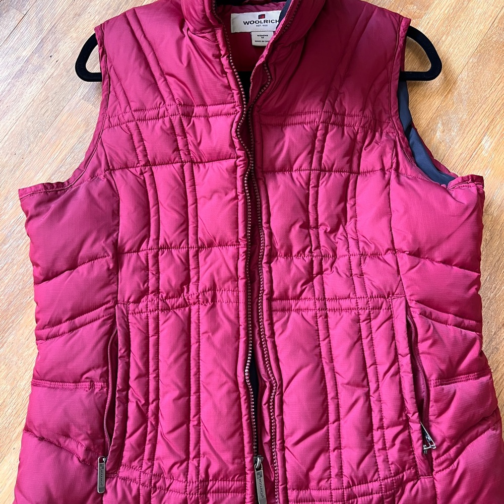 Woolrich Women M Red Quilted Puffer Vest, like new. Warm and stylish